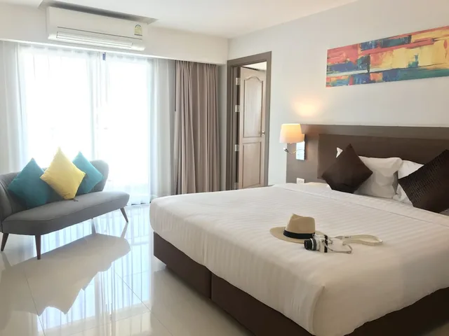 غرفة ديلوكس عائلية بسرير كينج وسريرين منفصلين بإطلالة على البحر بجاكوزي، Riche Hua Hin 5/9
