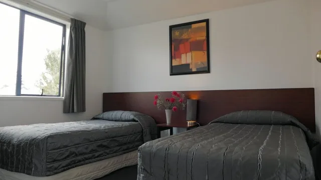 شقة عائلية بسرير كوين وسريرين فرديين، Sherborne Motor Lodge 1/2