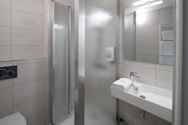 غرفة مريحة بسرير مزدوج، Hotel L Ortega - Rennes St Jacques Aeroport 4/4