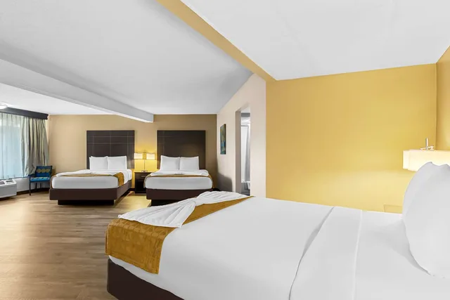 غرفة عائلية بسريرين كوين، Best Western Toni Inn 1/3