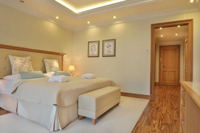 جناح تنفيذي بسريرين كينج بإطلالة على النهر بشرفة بغرفتي نوم، Retro Riverside Wellness Resort 9/10