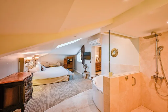 جناح عائلي بسرير كينج، GRAND HOTEL DES SABLETTES PLAGE, CURIO COLLECTION BY HILTON 9/12