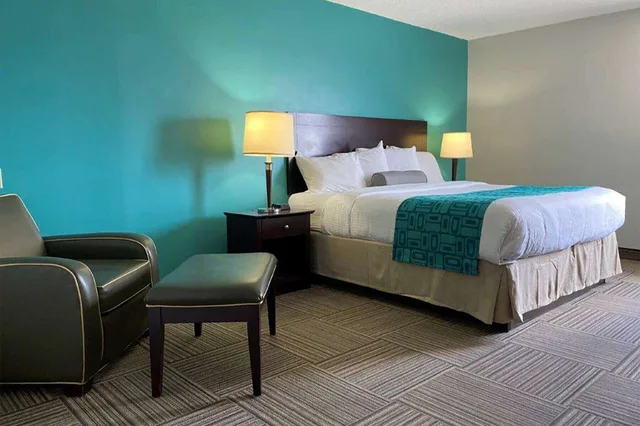 جناح بسرير كوين، Travelodge by Wyndham Miramichi New Brunswick 1/6