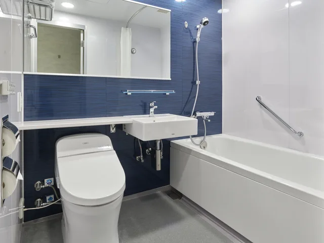غرفة قياسية بسريرين مع سرير إضافي بحوض استحمام، Mitsui Garden Hotel Fukuoka Nakasu 4/4