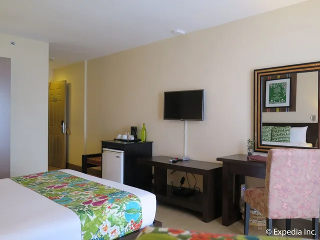 غرفة ديلوكس بسرير كينج بحوض استحمام، Kimberly Tagaytay Hotel 2/4