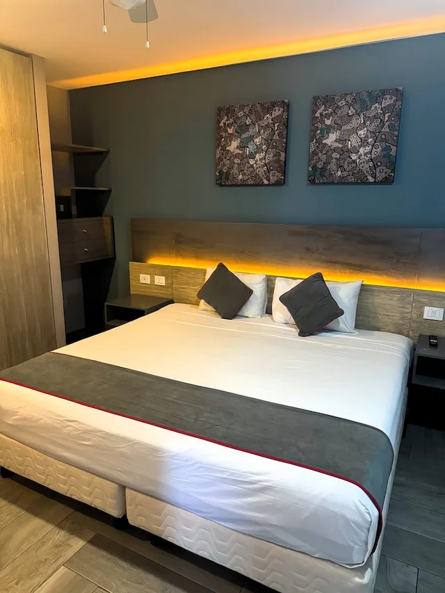 غرفة بسرير كينج بإطلالة على البحر، Illusion Xpress Downtown Playa 1/10