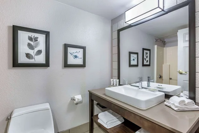 غرفة بسريرين كوين، Country Inn & Suites by Radisson, Mesa, AZ 3/3