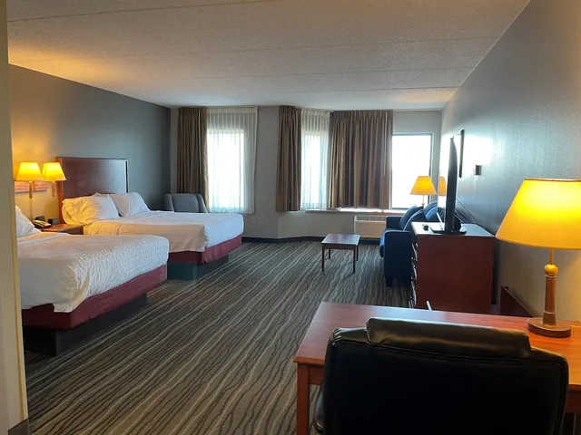 جناح استوديو بسريرين كوين بإطلالة على البحيرة مع أريكة، SouthShore Hotel on Lake Bemidji, Trademark Coll by Wyndham 1/1