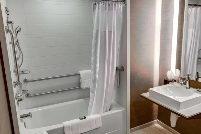 Upgrade, Suite, 2 King Beds، Cambria Hotels Plano Frisco 5/6