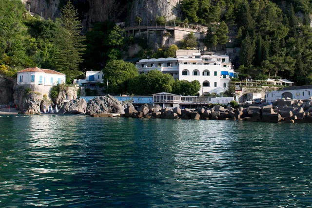 غرفة كلاسيكية بإطلالة جزئية على البحر، Hotel Aurora Amalfi 1/1