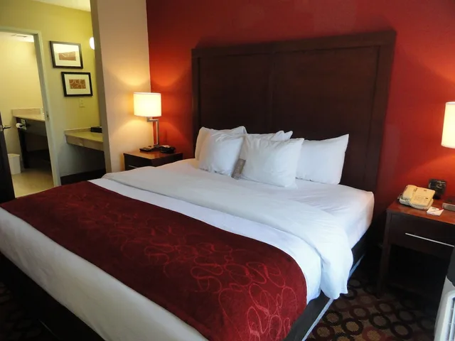 جناح بسرير كينج بغرفة نوم واحدة، Concord Suites by IHG 2/3