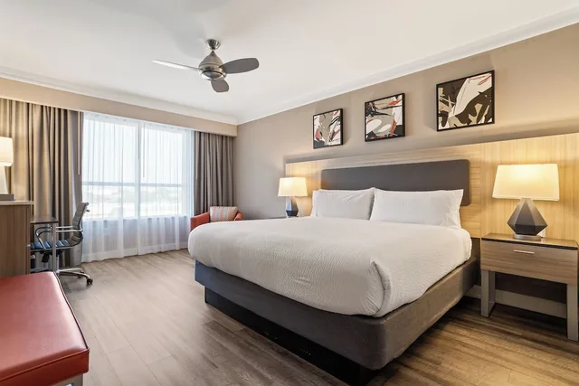 غرفة قياسية بسرير كينج لذوي الإعاقة، Holiday Inn Baton Rouge College Drive I-10 2/4