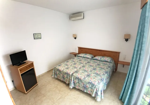 غرفة عائلية بأربعة أسرّة، Hotel Portbo 1/3