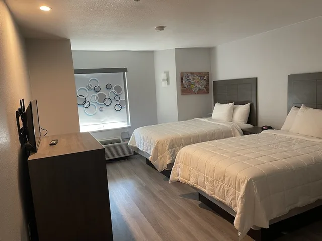 غرفة قياسية بسريرين مزدوجين، Quality Inn and Suites Richardson-Dallas 4/7