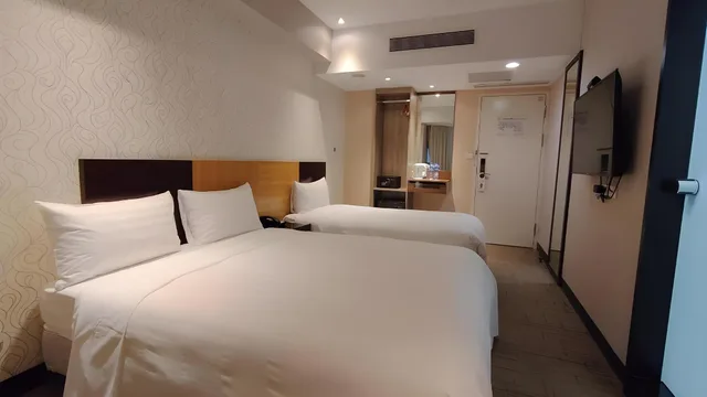 غرفة بزنس ثلاثية بسرير مزدوج وسرير فردي، Hotel B 1/1