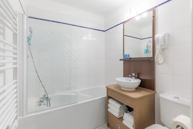 Apartment 2 Bedrooms T3، Appart City Confort Brest 2/2