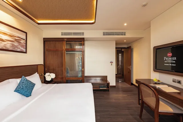 غرفة تنفيذية بسريرين كوين بإطلالة على البحر بمنطقة جلوس، Best Western Premier Sonasea Phu Quoc 3/10