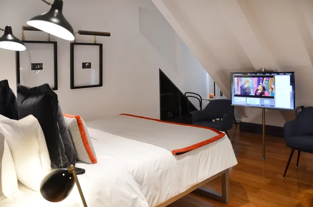 Room, Queen Bed, Browns Central Hotel 6/10