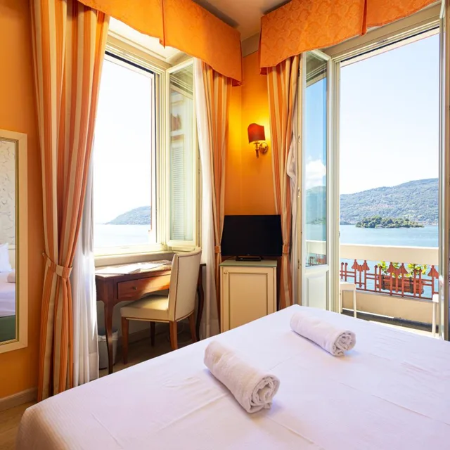 غرفة ديلوكس بسرير مزدوج أو سريرين منفصلين بإطلالة على البحيرة بشرفة، Hotel Pallanza 3/10