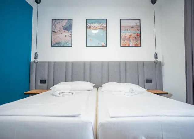 غرفة ديلوكس بسرير مزدوج بشرفة، Hotel Miran Pirovac 2/10