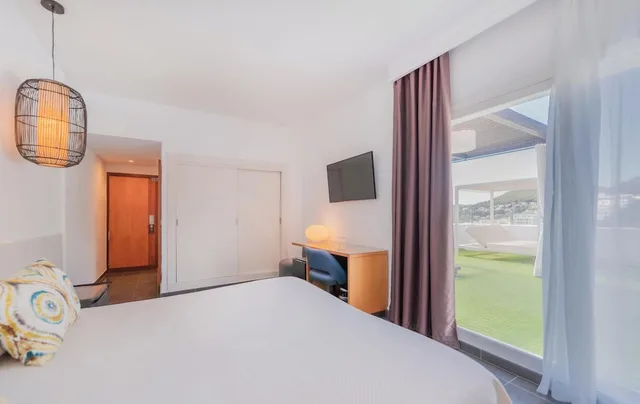 Superior, Deluxe, Double Bed, Panoramic Sea View, Palladium Hotel Cala Llonga - Adults Only 3/8