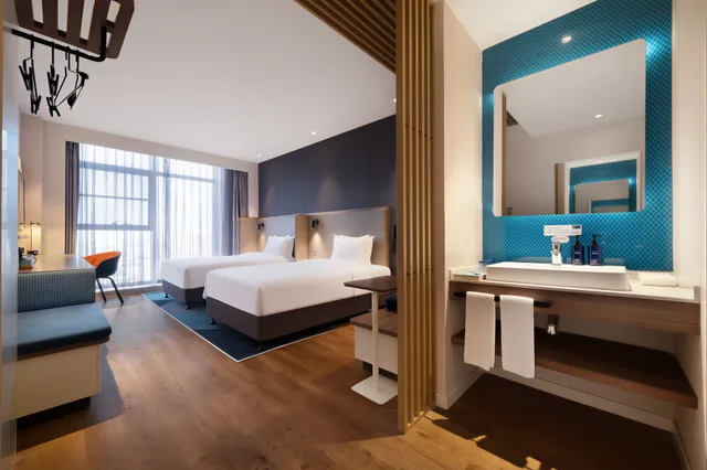 غرفة قياسية بسريرين منفصلين، Holiday Inn Express Pengzhou Downtown 3/5