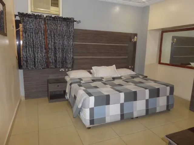 جناح ملكي بسرير كينج بإطلالة على الفناء بغرفتي نوم، Parkview Hotel Abuja 1/2