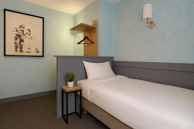 غرفة أساسية مفردة بحمام مشترك، The Walled off Hotel Paris 1/12