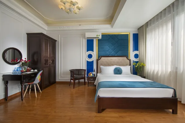Royal, Suite, 1 Single and 2 Double Beds, City View، Royal Palace Hotel 2 Hanoi 1/6