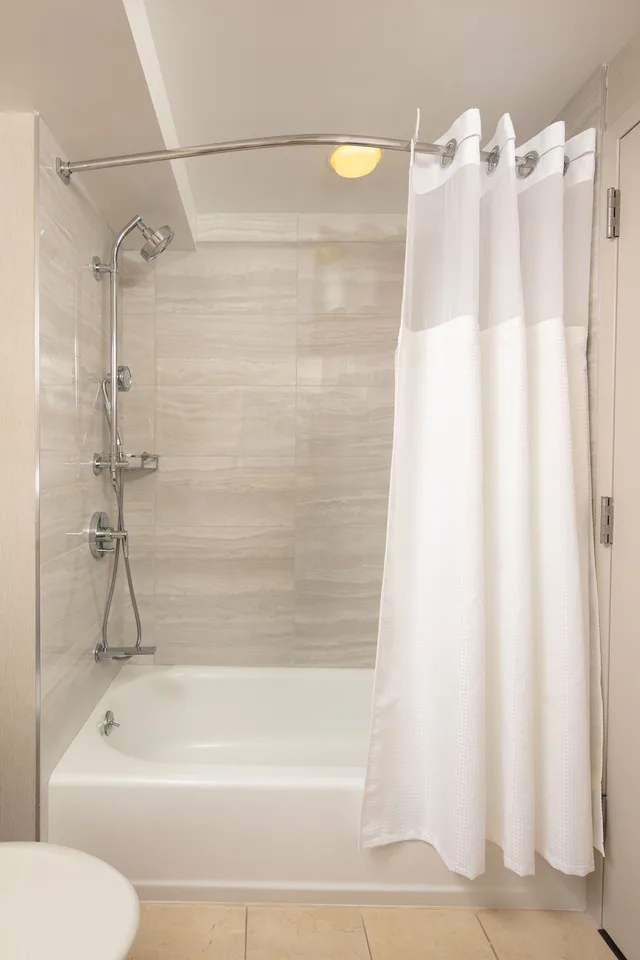 Deluxe, 2 Queen Beds, Hilton Madison Monona Terrace 4/4