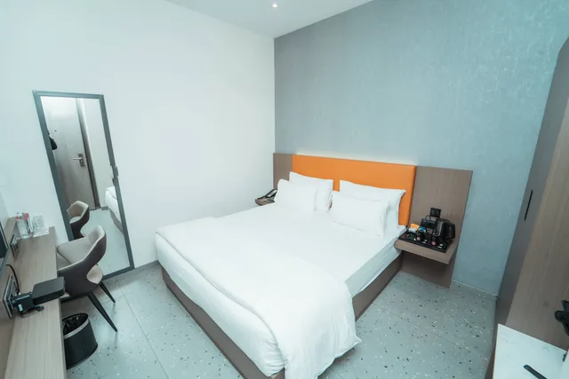 Superior, Single, King Bed, Little Mastiff Chinchwad 1/3