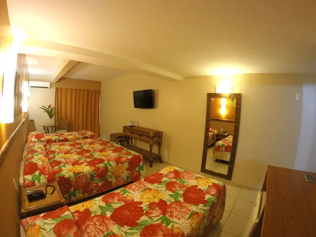 غرفة رباعية بسرير مزدوج وسريرين منفصلين بإطلالة على البحر، Varandas do Atoll Hotel 4/6