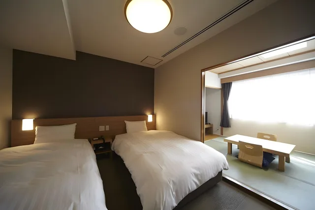غرفة يابانية غربية بفراش فوتون وسريرين منفصلين، Dormy Inn Express Sendai Hirosedori 1/1
