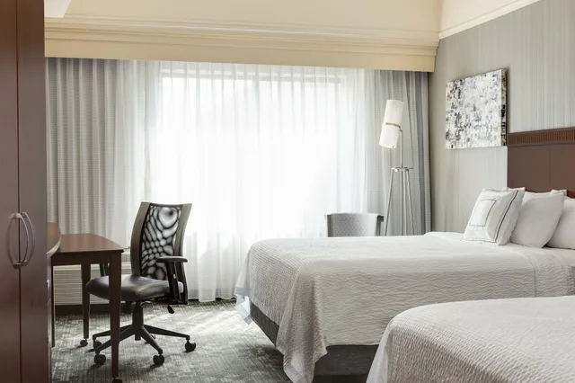 غرفة رباعية بسرير كوين لذوي الإعاقة، Courtyard By Marriott Columbia Missouri 3/5