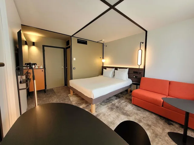 غرفة سوبيريور بسرير كوين مع أريكة، NOVOTEL LILLE AEROPORT 3/6
