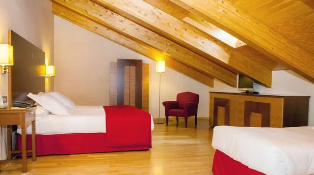 غرفة ثلاثية، Petit Palace Palace La Casa de Don Fernando 1/2