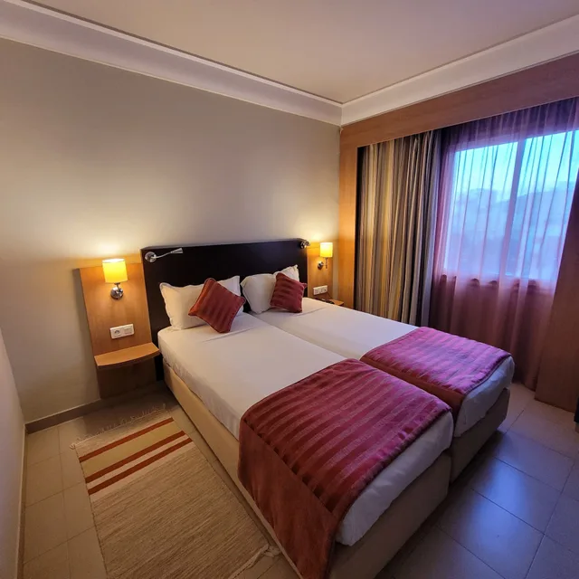 غرفة قياسية بسريرين منفصلين، Hotel Tiba 1/4