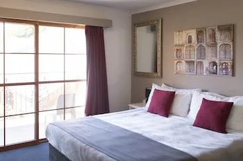 Adjoining, Family, Suite, Aspect Tamar Valley Resort 1/1