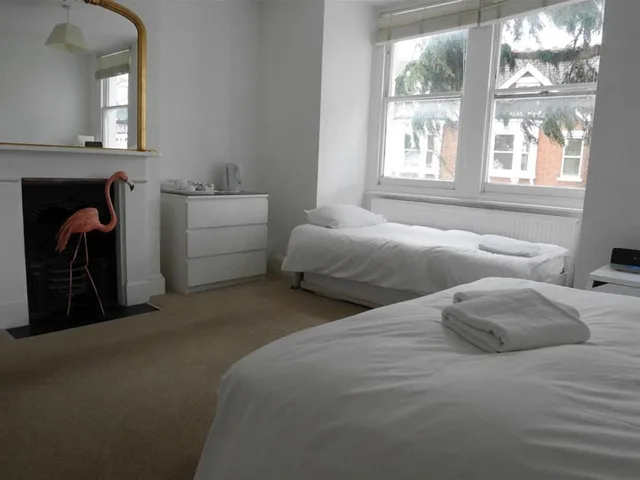 غرفة رباعية، Kew Rooms 2/5
