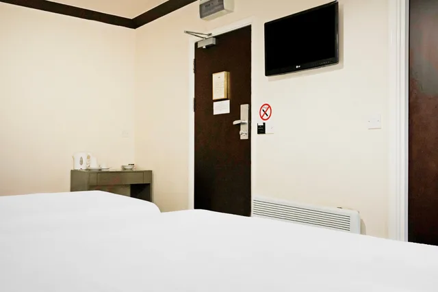 غرفة قياسية ثلاثية، OYO The Baltimore Hotel 5/10