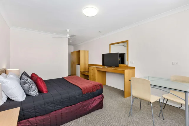 غرفة بسرير كوين وسريرين منفصلين، Comfort Inn Centrepoint 3/5