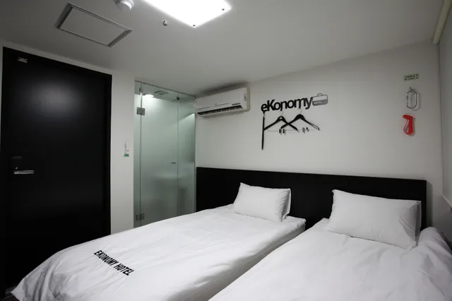 غرفة بسريرين منفصلين، Ekonomy Hotel Myeongdong Premier 4/10