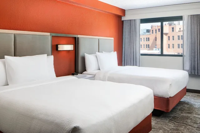 جناح بسريرين كوين مع سرير سحّاب إضافي، SpringHill Suites Dallas Downtown/West End 1/3