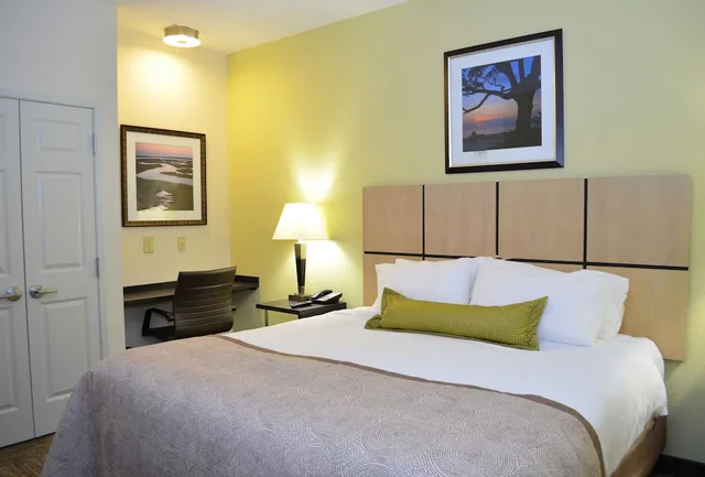 Standard, Queen Bed, Candlewood Suites Greenville 1/1
