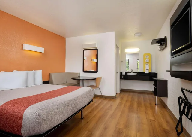 غرفة بسرير كوين، Motel6 Camarillo, CA 1/6