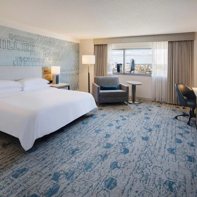 غرفة كلوب بسرير كينج مع دخول الصالة، Sheraton Philadelphia Downtown 3/6