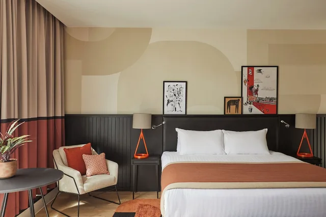 Renovated, King Bed, City View, Balcony, Corner، Indigo Hotel Newcastle 2/4