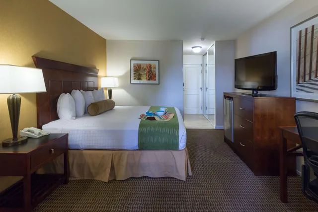 غرفة بسرير كوين، Best Western Plus Carpinteria Inn 4/9