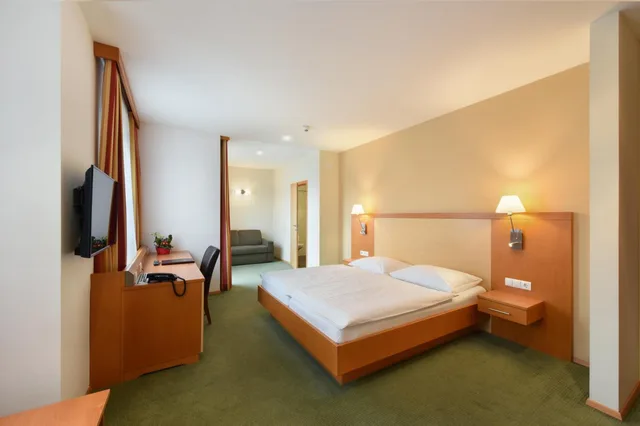 غرفة بسرير كوين، Lucia Hotel 5/10