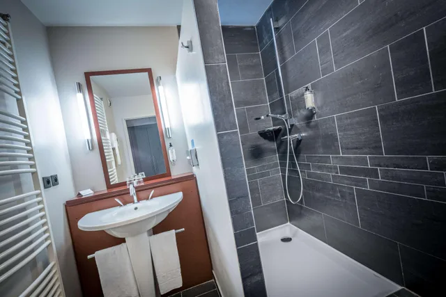 Standard, Queen Bed, Balcony or Terrace، Best Western Plus Hotel Gergovie 7/8
